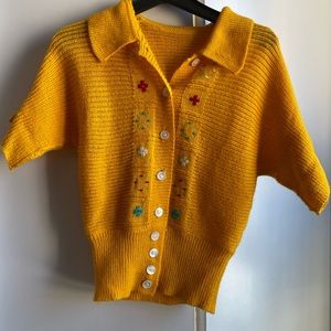 Vintage yellow knit top with floral details